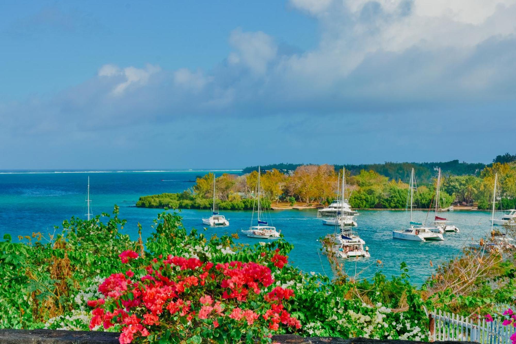 Boutique Villa On The Rocks With Stunning Sea Views, Infinity Pool & Private Sea Trou d'Eau Douce Eksteriør billede